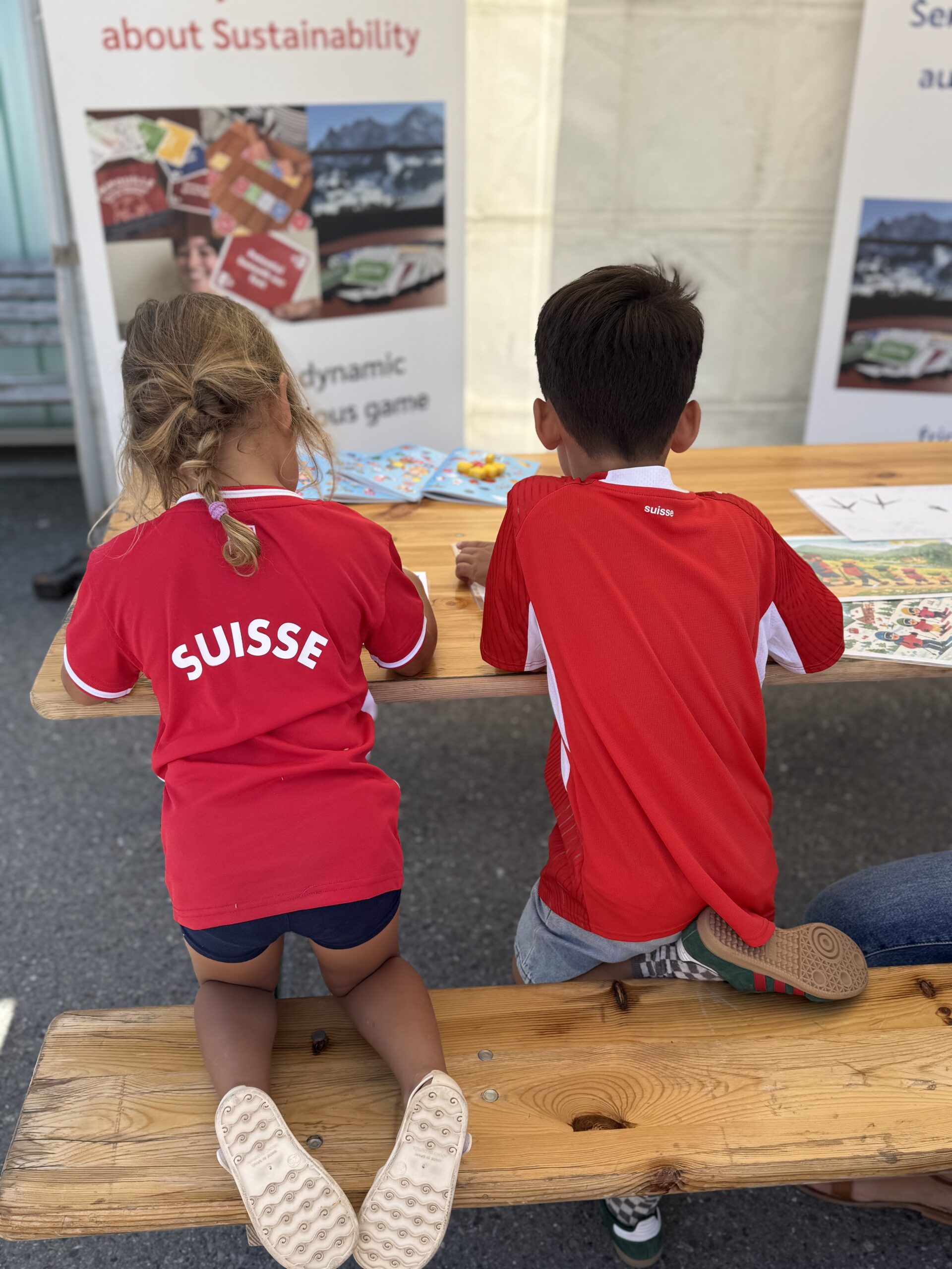 We create our games<br />
Création de jeux sur mesure<br />
We develop our personalised game<br />
Nous créons votre jeu personnalisé