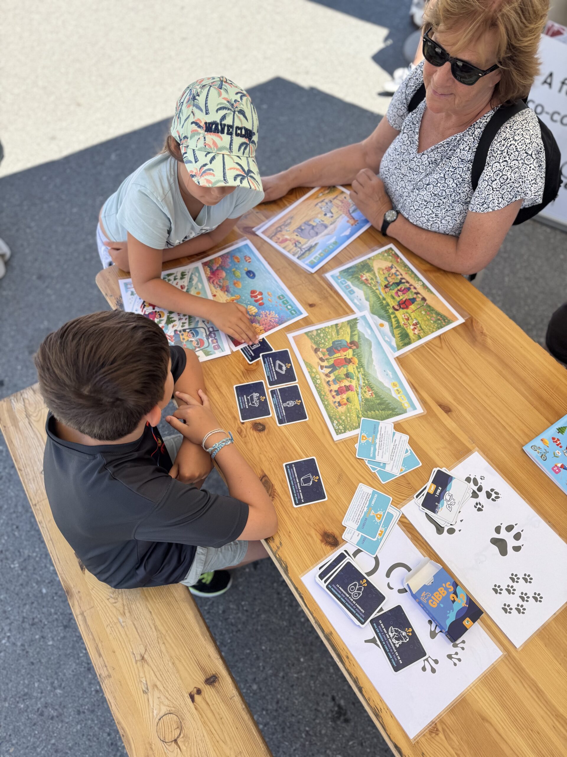 We create our games Création de jeux sur mesure We develop our personalised game Nous créons votre jeu personnalisé