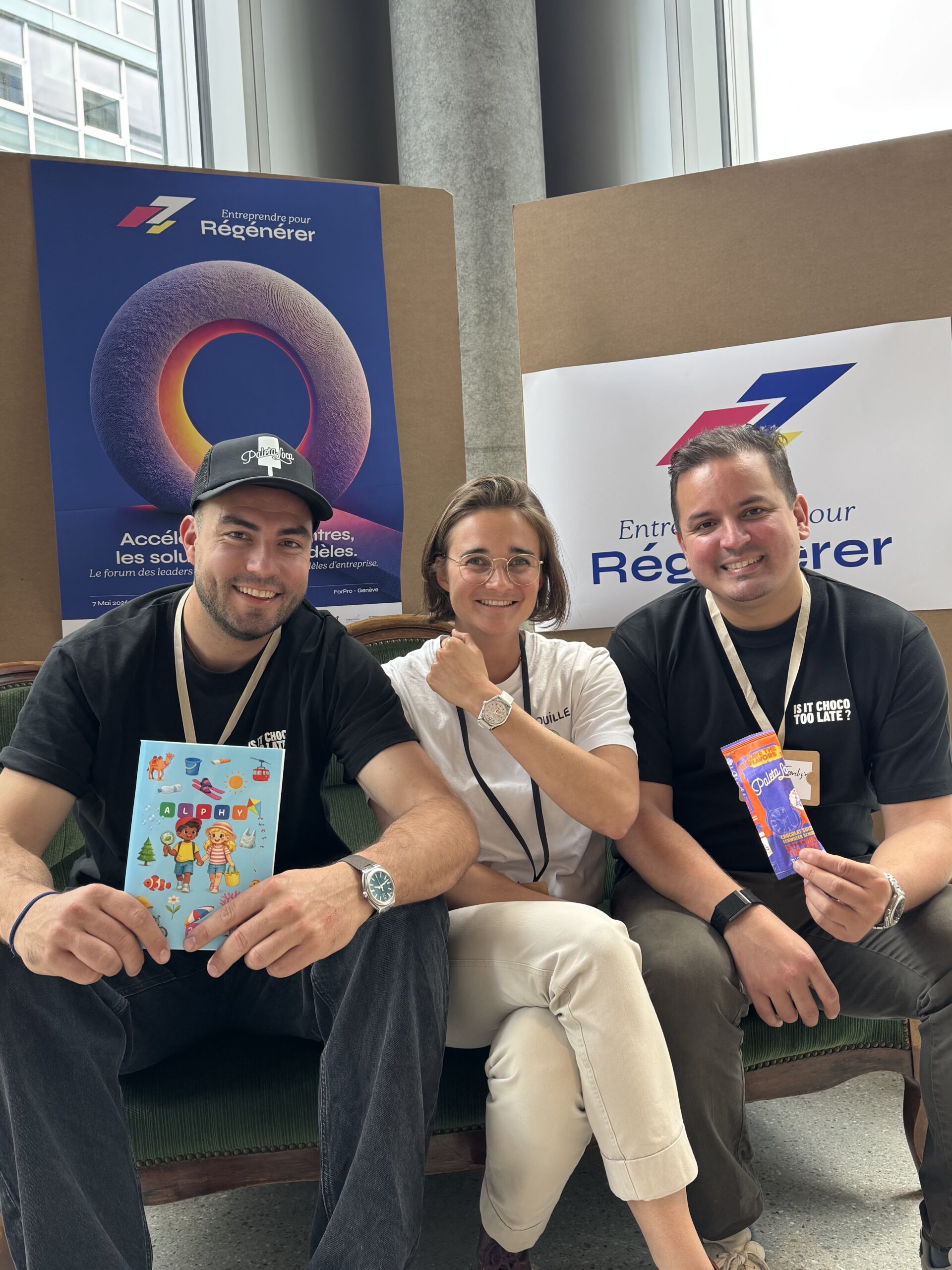 We create our games Création de jeux sur mesure We develop our personalised game Nous créons votre jeu personnalisé